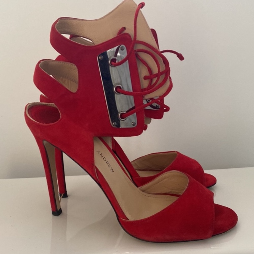 Designer luxury Brand new never worn Paul Andrew red heels